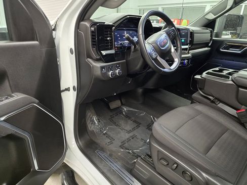 Used 2025 GMC Sierra 2500 SLE w/ SLE Value Package; AWD/4WD image 19