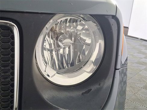 Used 2018 Jeep Renegade Sport w/ Power & Air Group image 13