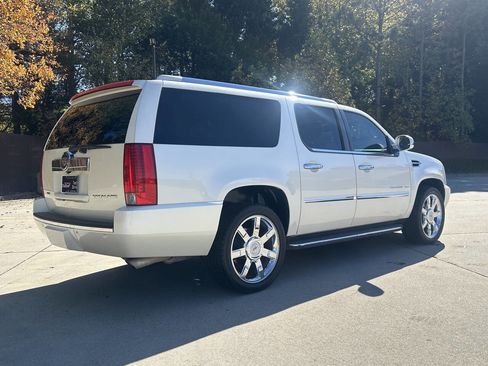 Used 2010 Cadillac Escalade ESV Luxury image 15