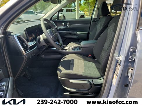 Certified 2025 Kia Sorento LX FWD image 22
