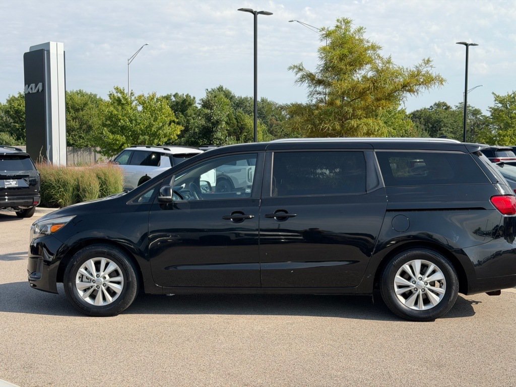 Used 2015 Kia Sedona LX w/ LX Convenience Package FWD image 3