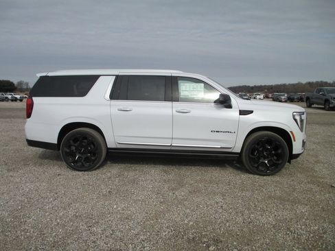 New 2026 GMC Yukon XL Denali image 3
