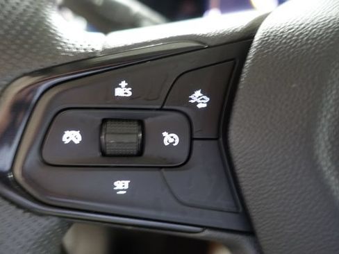 Used 2025 Chevrolet Trax LT FWD image 13