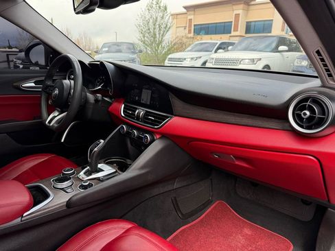 Used 2021 Alfa Romeo Giulia Ti w/ Nero Edizione image 28