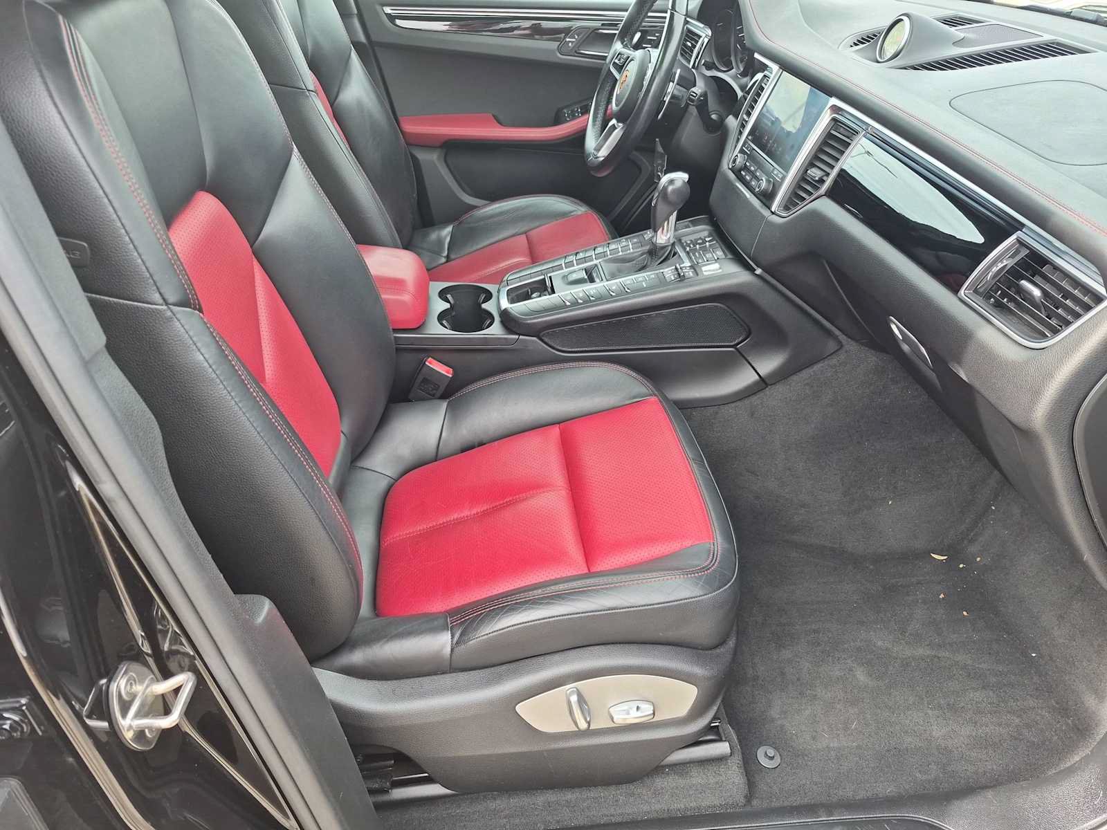 Used 2018 Porsche Macan AWD/4WD image 22