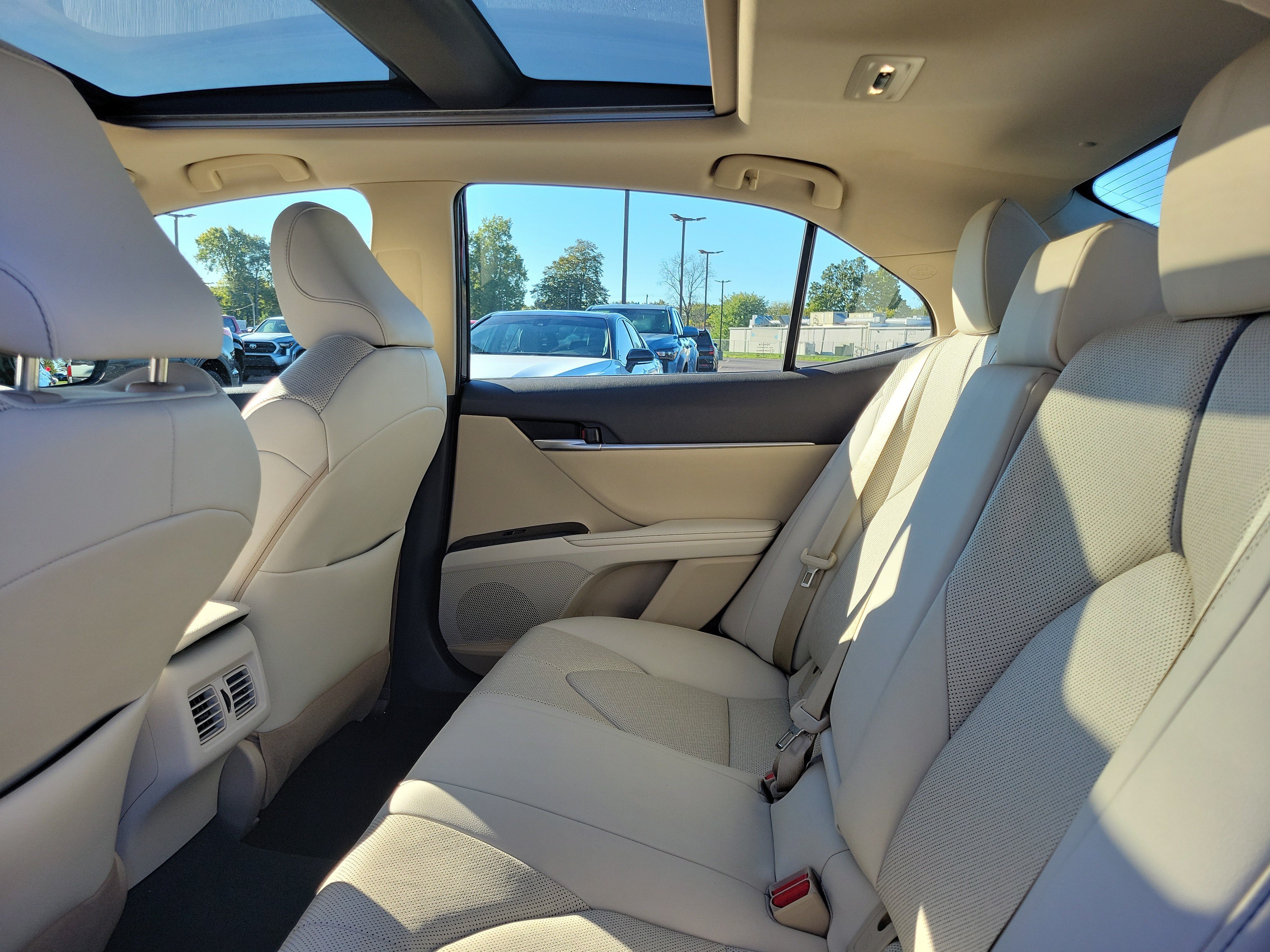Used 2024 Toyota Camry XLE w/ Navigation Package FWD image 11