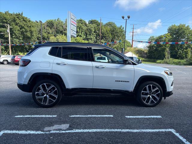 Certified 2025 Jeep Compass Limited w/ Elite Group AWD/4WD image 6