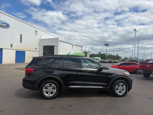 Used 2022 Ford Explorer XLT w/ Equipment Group 202A AWD/4WD image 8