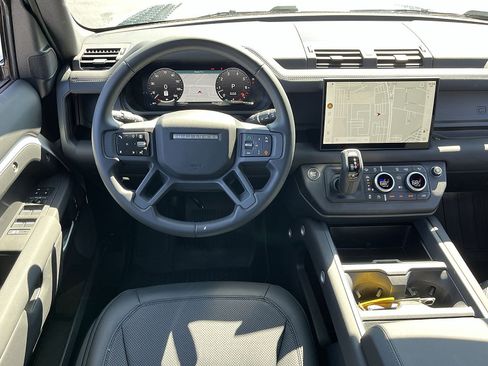 Used 2025 Land Rover Defender 110 X-Dynamic SE AWD/4WD image 7