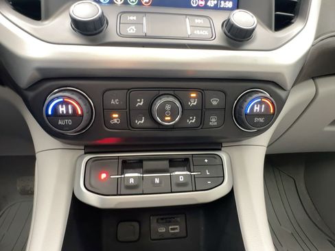 Certified 2022 GMC Acadia SLE w/ Driver Convenience Package image 19