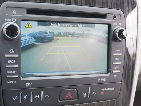 Used 2014 Chevrolet Traverse LTZ FWD image 18