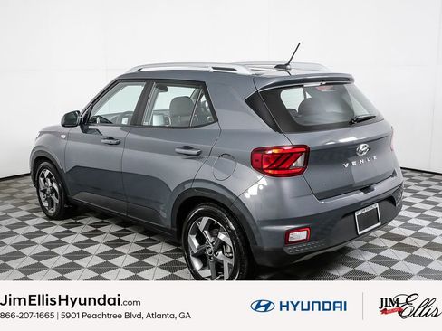 Certified 2025 Hyundai Venue SEL image 5