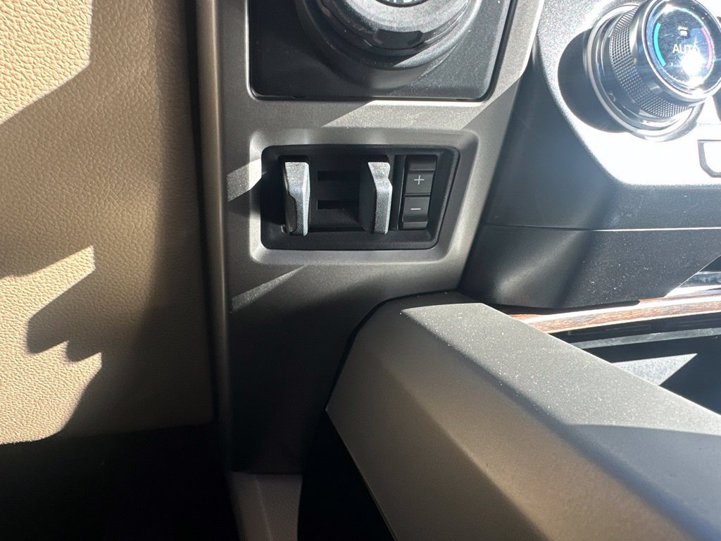Used 2018 Ford F150 Lariat w/ Equipment Group 502A Luxury AWD/4WD image 16