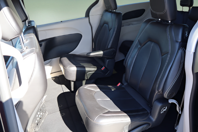Used 2023 Chrysler Pacifica Touring-L FWD image 41