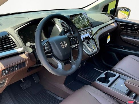 New 2026 Honda Odyssey Touring image 8