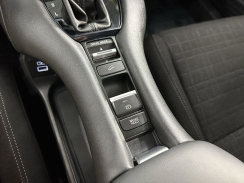 Used 2023 Honda HR-V LX image 23