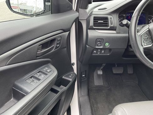 Used 2023 Honda Passport EX-L image 2