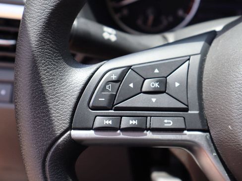 Used 2022 Nissan Altima 2.5 SV AWD/4WD image 12