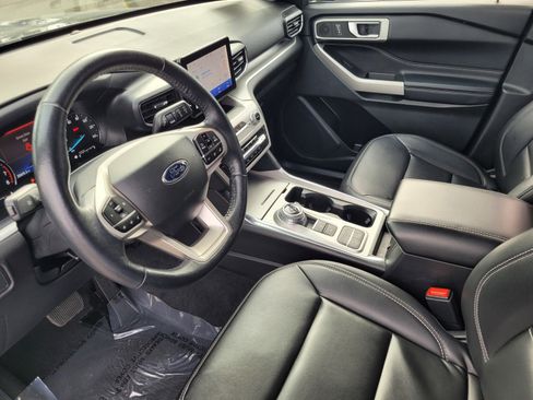 Used 2022 Ford Explorer XLT w/ Equipment Group 202A image 19