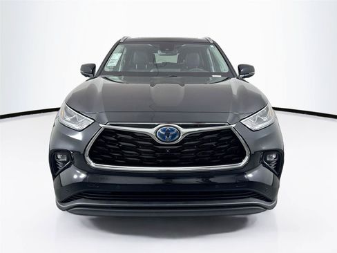 Used 2024 Toyota Highlander Limited AWD/4WD image 3