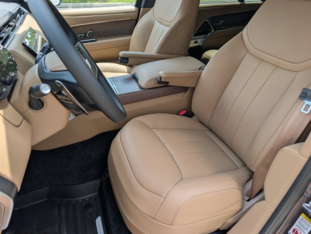 New 2026 Land Rover Range Rover Long Wheelbase SE AWD/4WD image 5