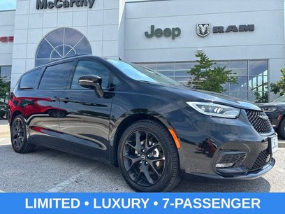 Used 2025 Chrysler Pacifica Limited