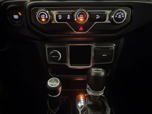 Used 2018 Jeep Wrangler Unlimited Sport AWD/4WD image 18