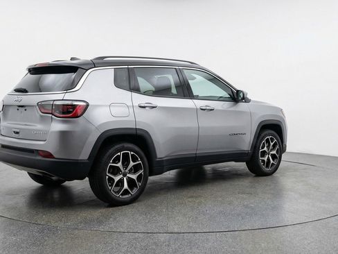 Used 2025 Jeep Compass Limited image 9