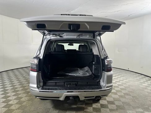 Used 2015 Toyota 4Runner Limited AWD/4WD image 9