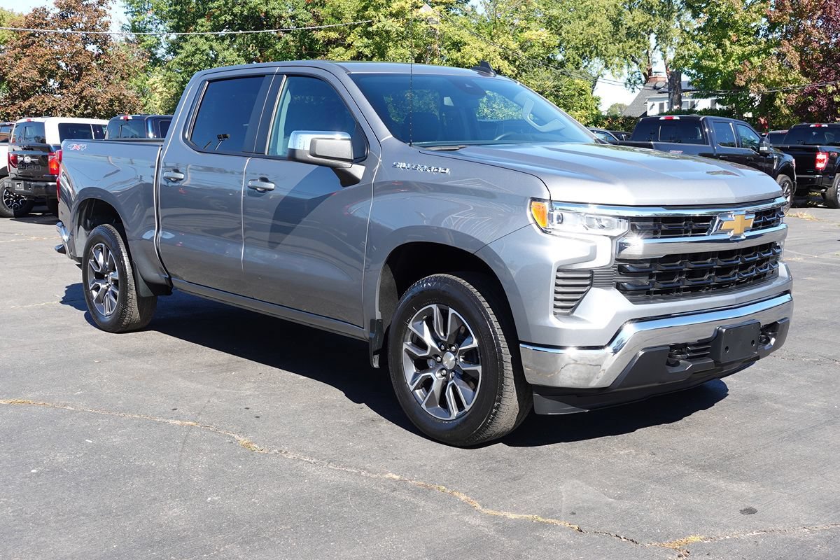 Used 2024 Chevrolet Silverado 1500 LT AWD/4WD image 6