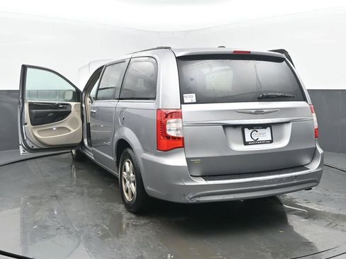 Used 2013 Chrysler Town & Country Touring image 51