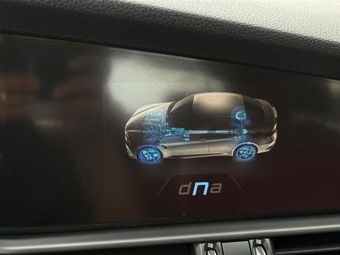 Used 2019 Alfa Romeo Giulia AWD w/ Quick Order Package 22J Sport image 31