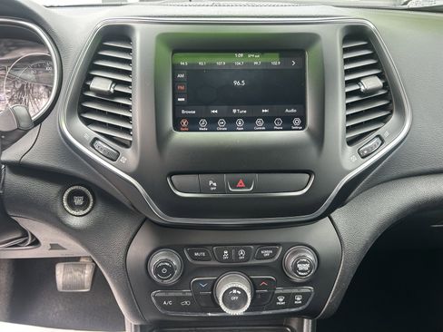 Used 2020 Jeep Cherokee Latitude Plus w/ Cold Weather Group AWD/4WD image 22