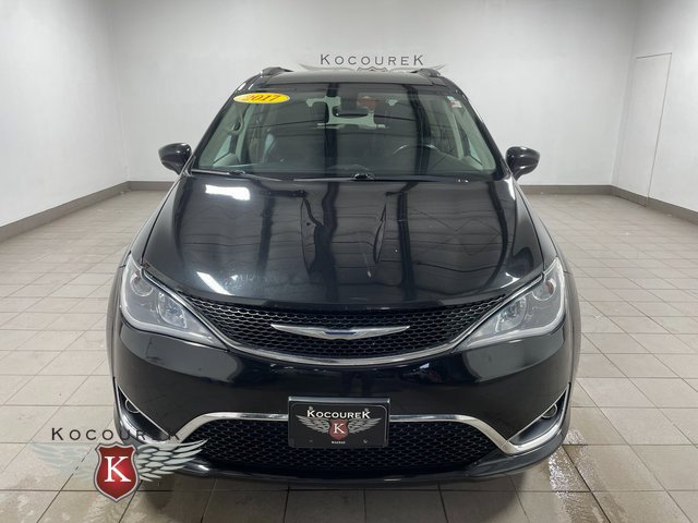 Used 2017 Chrysler Pacifica Touring-L Plus w/ Uconnect Theatre Group FWD image 2