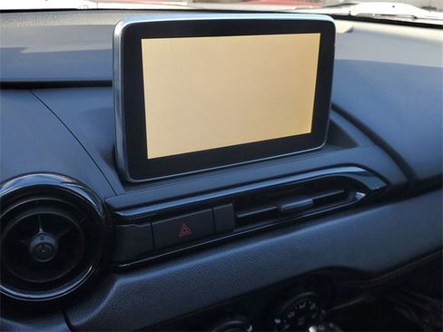 Used 2016 MAZDA MX-5 Miata Club image 19