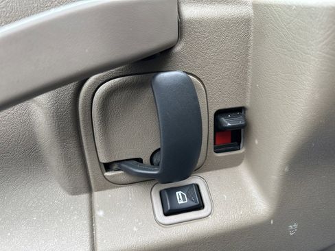 Used 2021 Chevrolet Express 2500 w/ Driver Convenience Package image 14