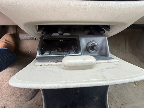Used 2005 Cadillac De Ville FWD image 28