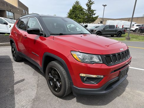 Used 2020 Jeep Compass Latitude w/ Cold Weather Group AWD/4WD image 2