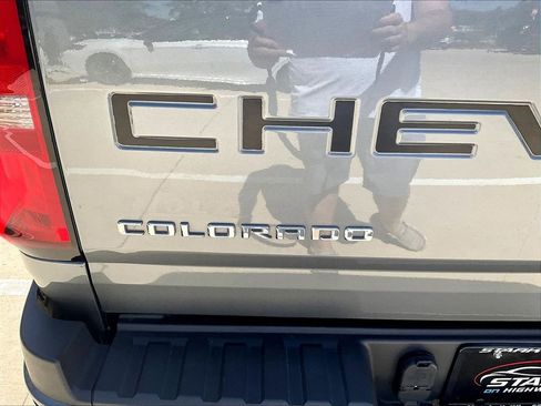 Used 2022 Chevrolet Colorado Z71 AWD/4WD image 24