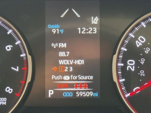 Used 2019 Toyota RAV4 XLE Premium FWD image 19