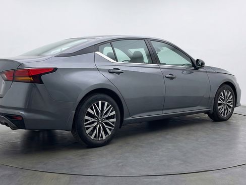 Used 2025 Nissan Altima 2.5 SV image 9