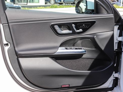 New 2025 Mercedes-Benz E 350 4MATIC Sedan image 18