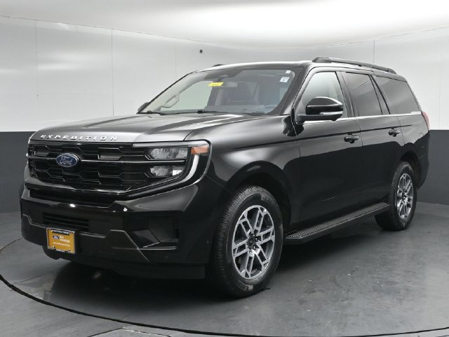 Certified 2025 Ford Expedition Active AWD/4WD image 3
