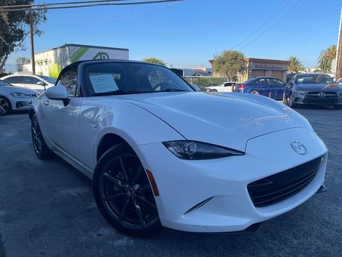 Used 2017 MAZDA MX-5 Miata Grand Touring RWD image 3