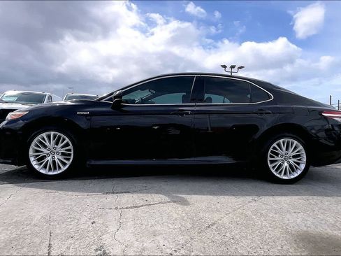 Used 2018 Toyota Camry Hybrid FWD image 3