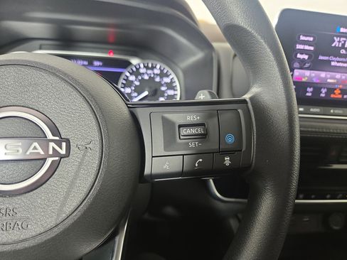 Used 2023 Nissan Rogue SV image 16