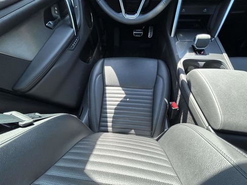 Used 2025 Land Rover Discovery Sport Dynamic SE image 14