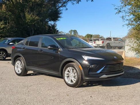 Used 2025 Buick Envista Preferred w/ Convenience I Package image 2