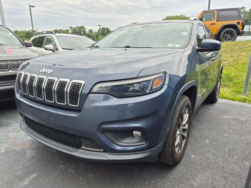 Used 2020 Jeep Cherokee Latitude Plus w/ Cold Weather Group AWD/4WD image 2
