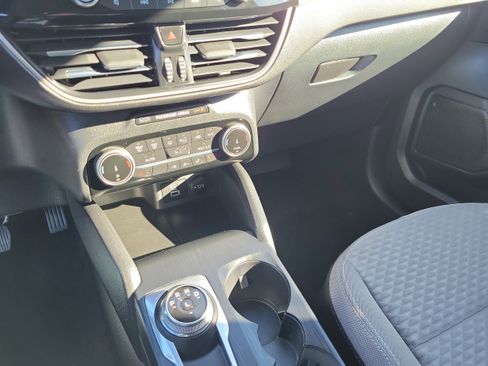 Certified 2022 Ford Escape SE w/ SE Sport Appearance Package image 32